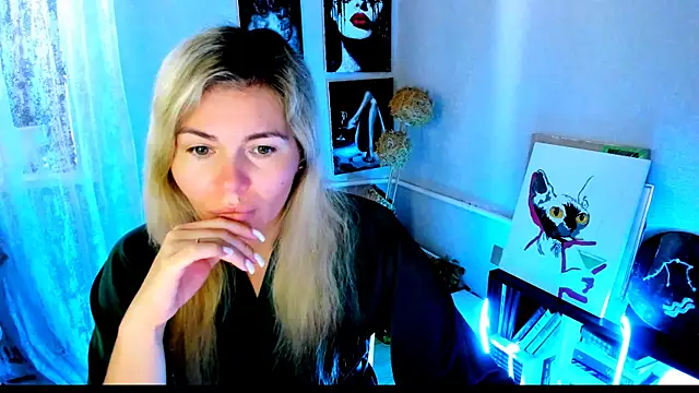 LoraBoyar's Live XXX Chat