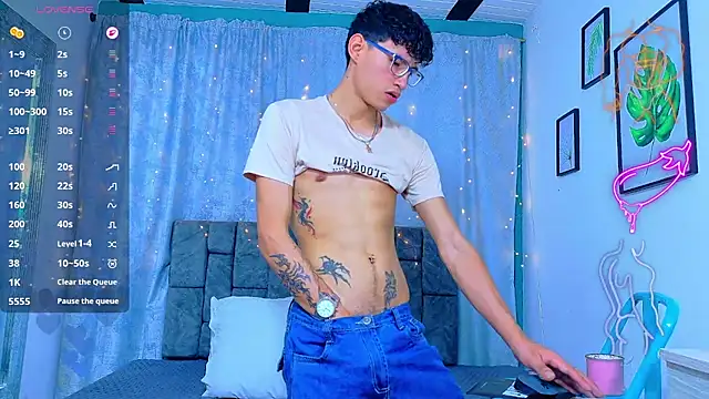 Chat +18 de NicolasTorrez ao vivo