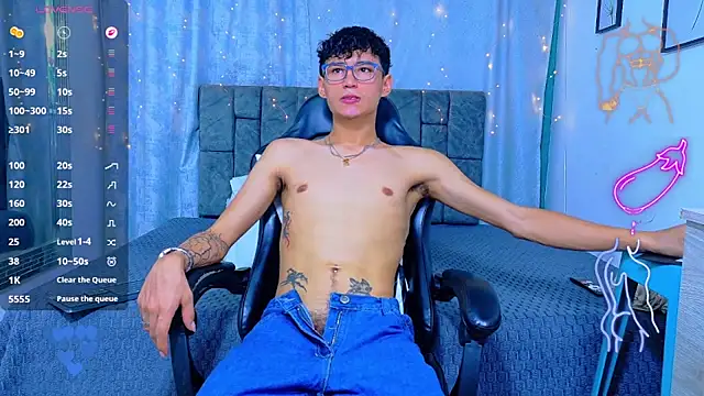 Онлайн чат XXX NicolasTorrez