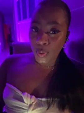 Chat +18 de selina_paris ao vivo