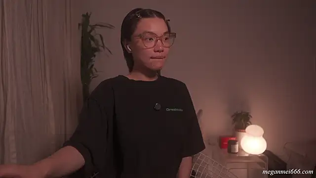meganmei666 Adlı Modelin Canlı XXX Sohbeti