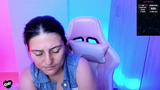 Saskyaa Chat XXX live