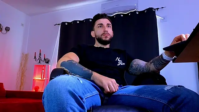 MightyAaron66 现场XXX聊天