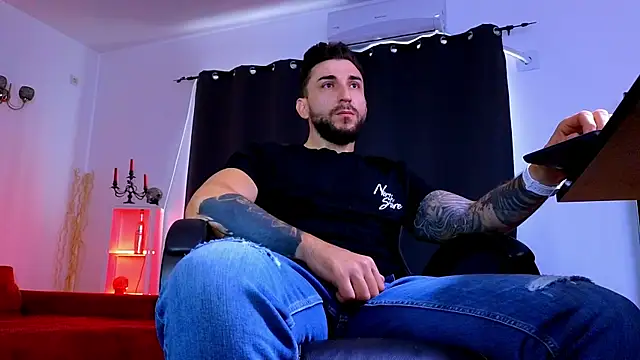 MightyAaron66 Live XXX-Chat