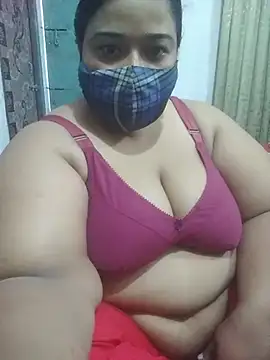 momo_loves' Live XXX Chat