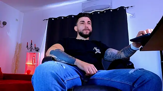 XXX chat uživo modela MightyAaron66