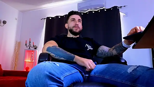 MightyAaron66 লাইভ XXX চ্যাট