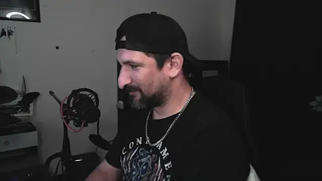 DevilPup75_ élő XXX-chatje