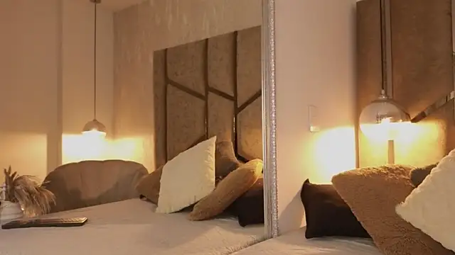scarlethlux Adlı Modelin Canlı XXX Sohbeti