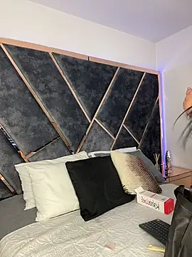 FoxySkye Adlı Modelin Canlı XXX Sohbeti