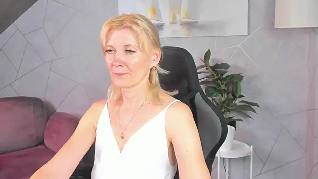 Chat XXX ao vivo de Julie_Lucas