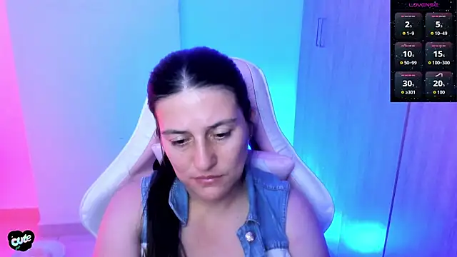 Saskyaa Adlı Modelin Canlı XXX Sohbeti