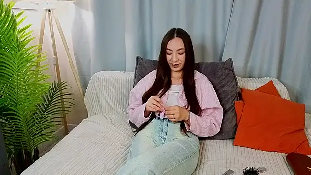 JinnyMenzella Chat XXX in diretta