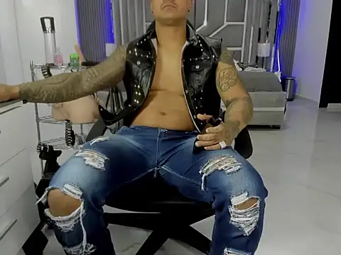 master_leather: απευθείας συνομιλία ΧΧΧ