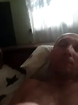 Blacklabel82 Show in webcam
