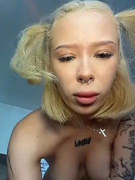 Show modela MaryChanXO na web-kameri