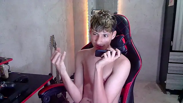 Pablito_Junior11 Chat XXX in diretta