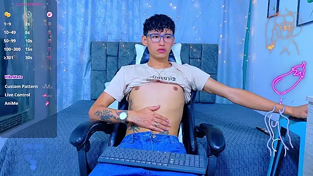 Онлайн чат XXX NicolasTorrez