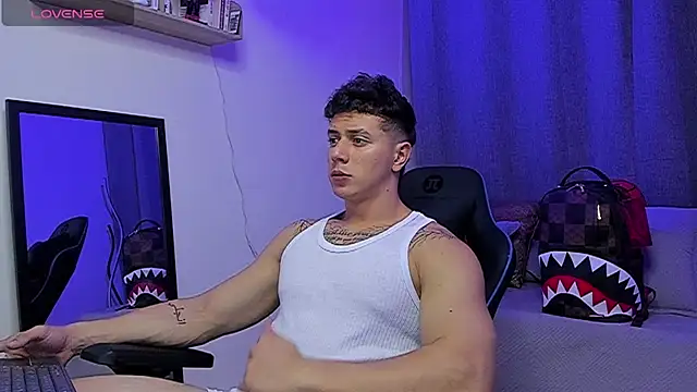 ASHTON_HILS élő XXX-chatje