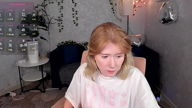 Chat +18 de Elira_Vane ao vivo