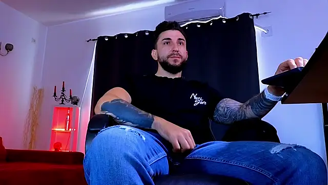 MightyAaron66 Live XXX Chat