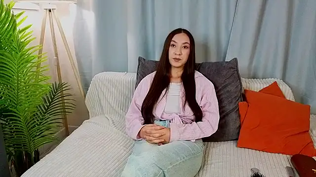 JinnyMenzella XXX чат на живо