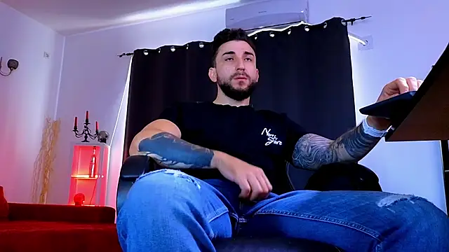 MightyAaron66 Adlı Modelin Canlı XXX Sohbeti