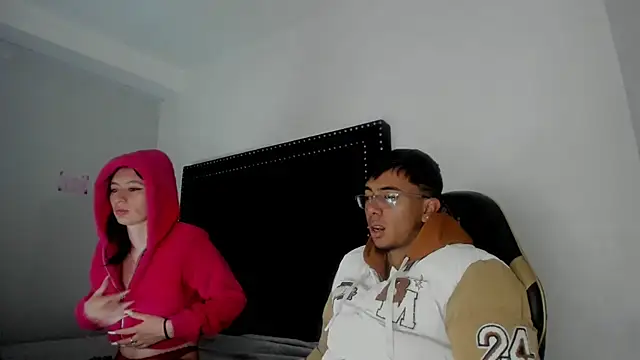 LoganNRose Chat XXX live