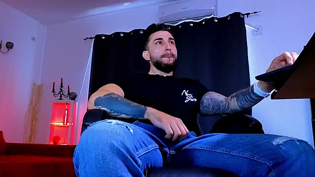 MightyAaron66 Live XXX Chat