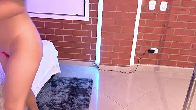 mandi4pole_'s Live XXX Chat