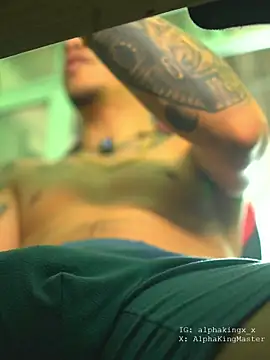 AlphaMasterXxx's Live XXX Chat