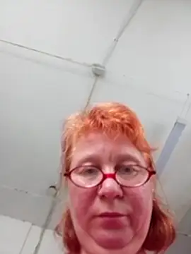 SquirrelFine's Live XXX Chat