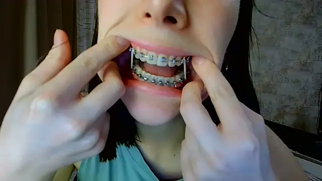 Anika_bloom 现场XXX聊天