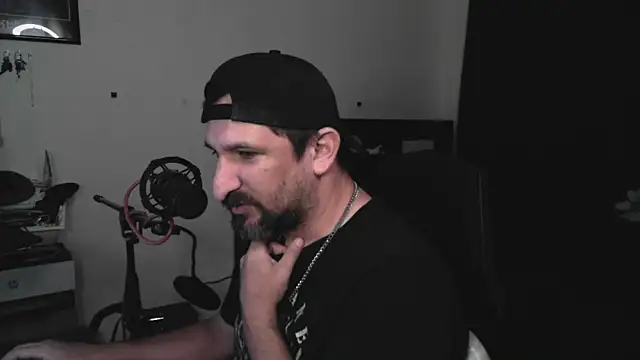 DevilPup75_ élő XXX-chatje