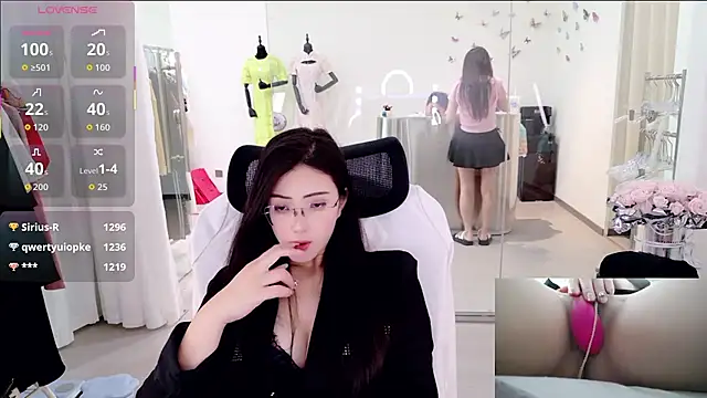 yangyang-777's Webcam Show