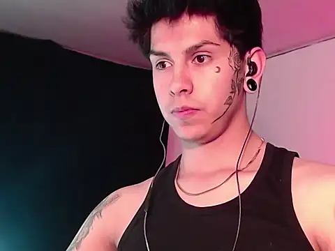 SnakeNFiire Chat XXX in diretta