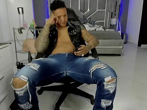 master_leather's Live XXX Chat