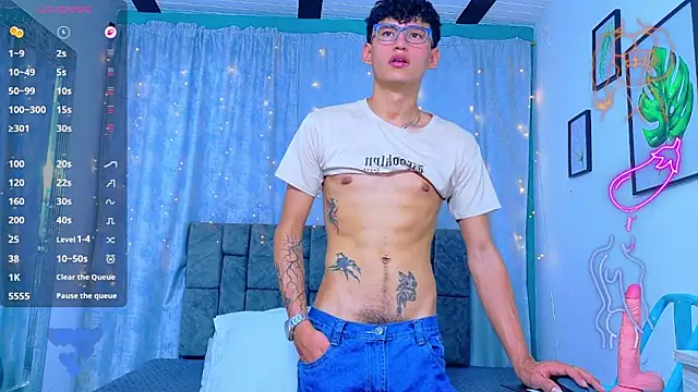 Онлайн чат XXX NicolasTorrez