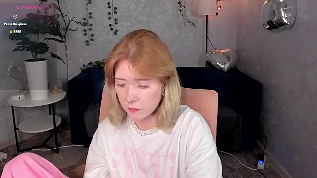 Chat +18 de Elira_Vane ao vivo