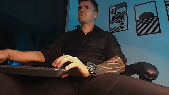 ALPHA_DOMINUS_ Show in webcam