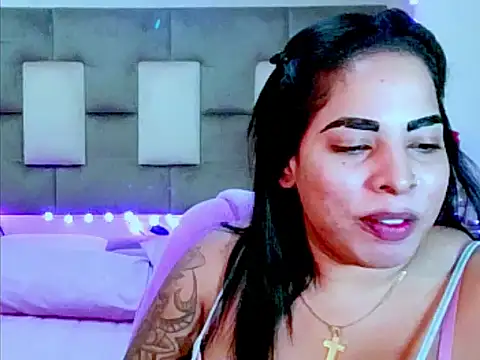 indiantopaz694u Adlı Modelin Canlı XXX Sohbeti