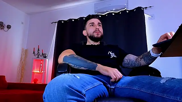 MightyAaron66 – Naživo XXX chat