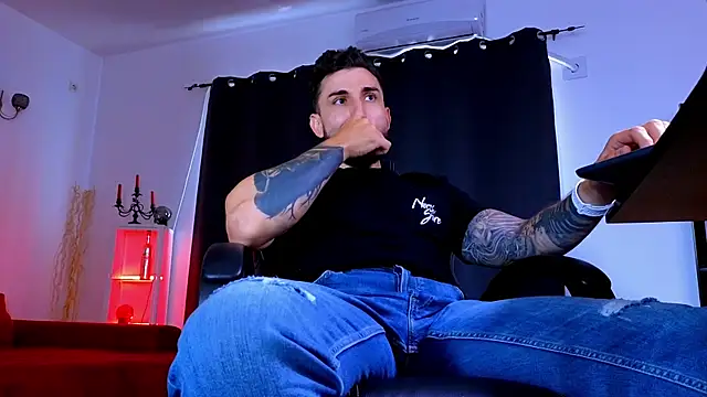 MightyAaron66 Live XXX Chat