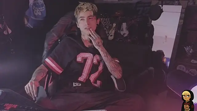 AcidMilo's Live XXX Chat
