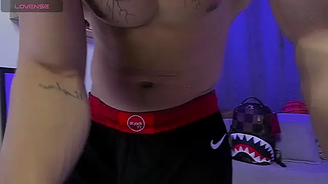 ASHTON_HILSn Live XXX chat
