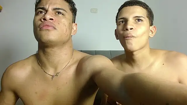 Jose_And_Daniel's Live XXX Chat
