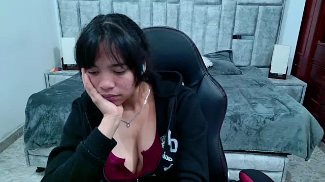 Chat +18 de laureentt_ ao vivo