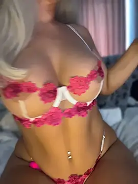 XXX chat uživo modela PinaColaBoom
