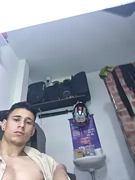 Chat +18 de tom_latin ao vivo