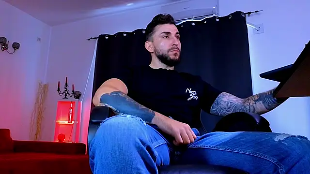 MightyAaron66 Adlı Modelin Canlı XXX Sohbeti